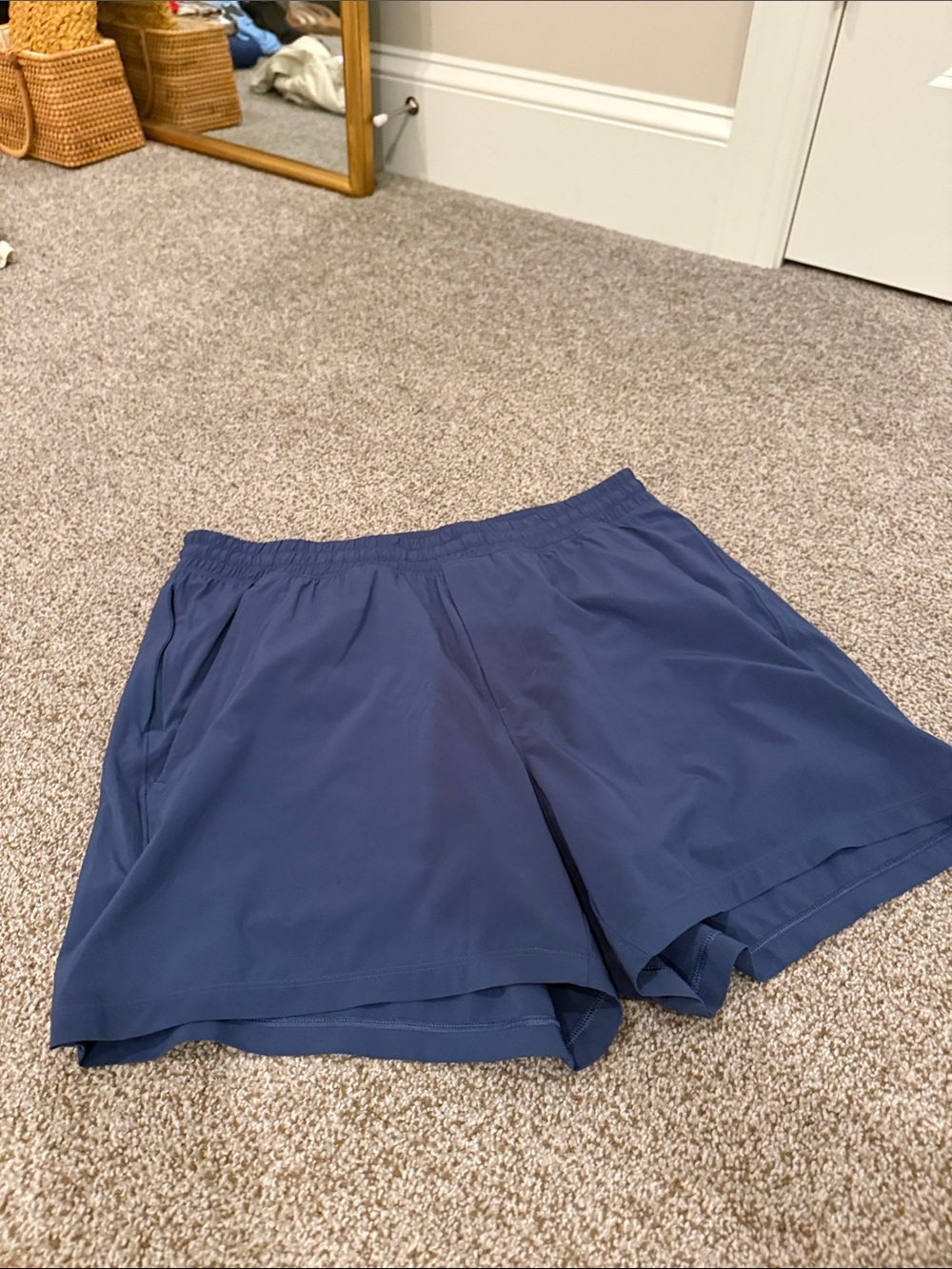 Mens Lululemon 5” Large Pacebreaker Shorts